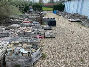 Wegens totale uitverkoop lot antieke CEMENTTEGELS ongekuist en gekuist. Prijs o.t.k bezichtigen na afspraak tel 0495579067